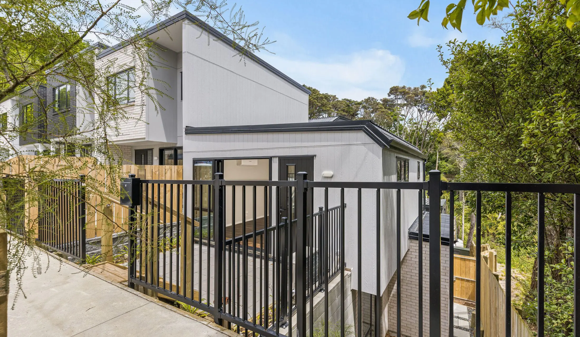 Woodglen-Ridge-exterior-2